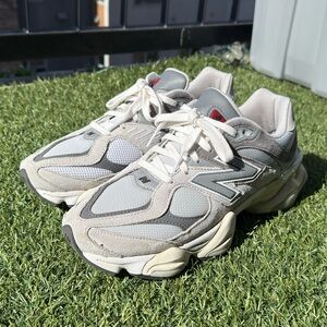 LIKE NEW - New Balance 9060